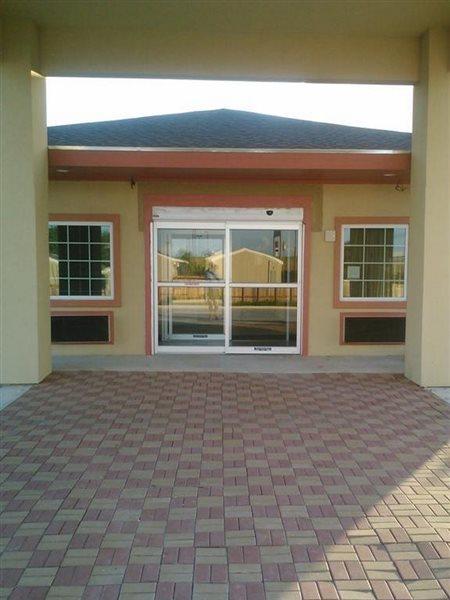 Rodeway Inn Dilley 外观 照片