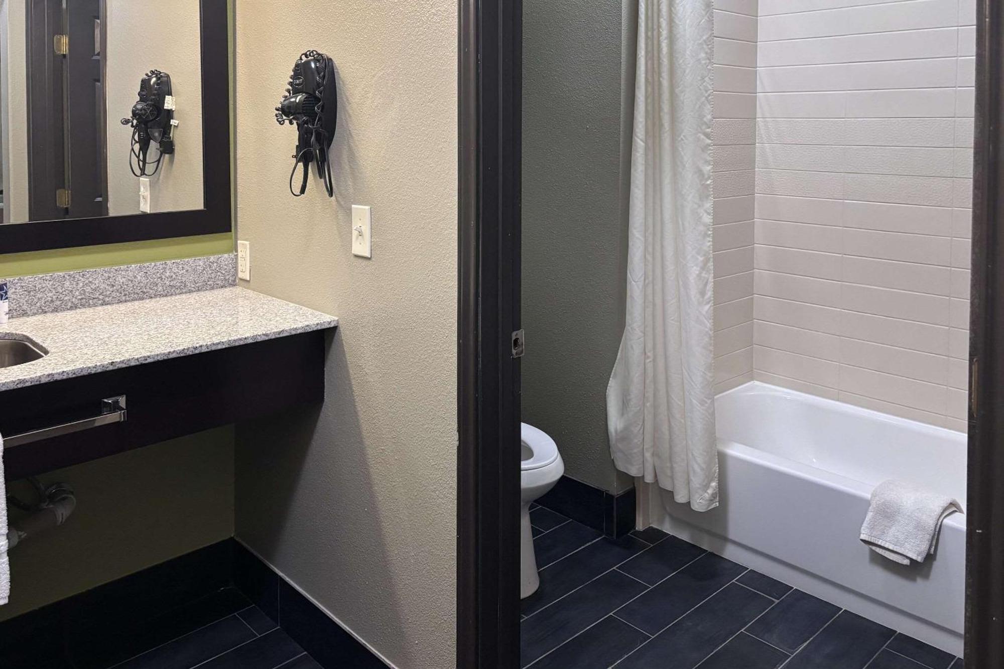 Rodeway Inn Dilley 外观 照片