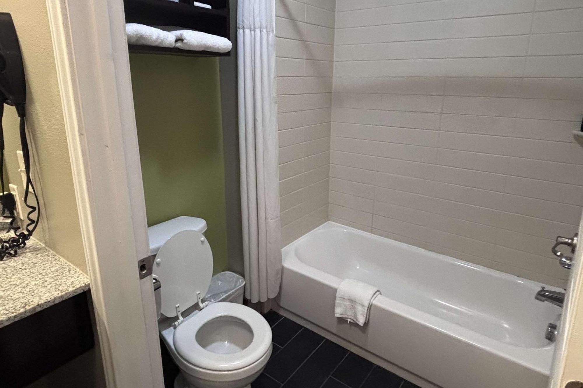 Rodeway Inn Dilley 外观 照片