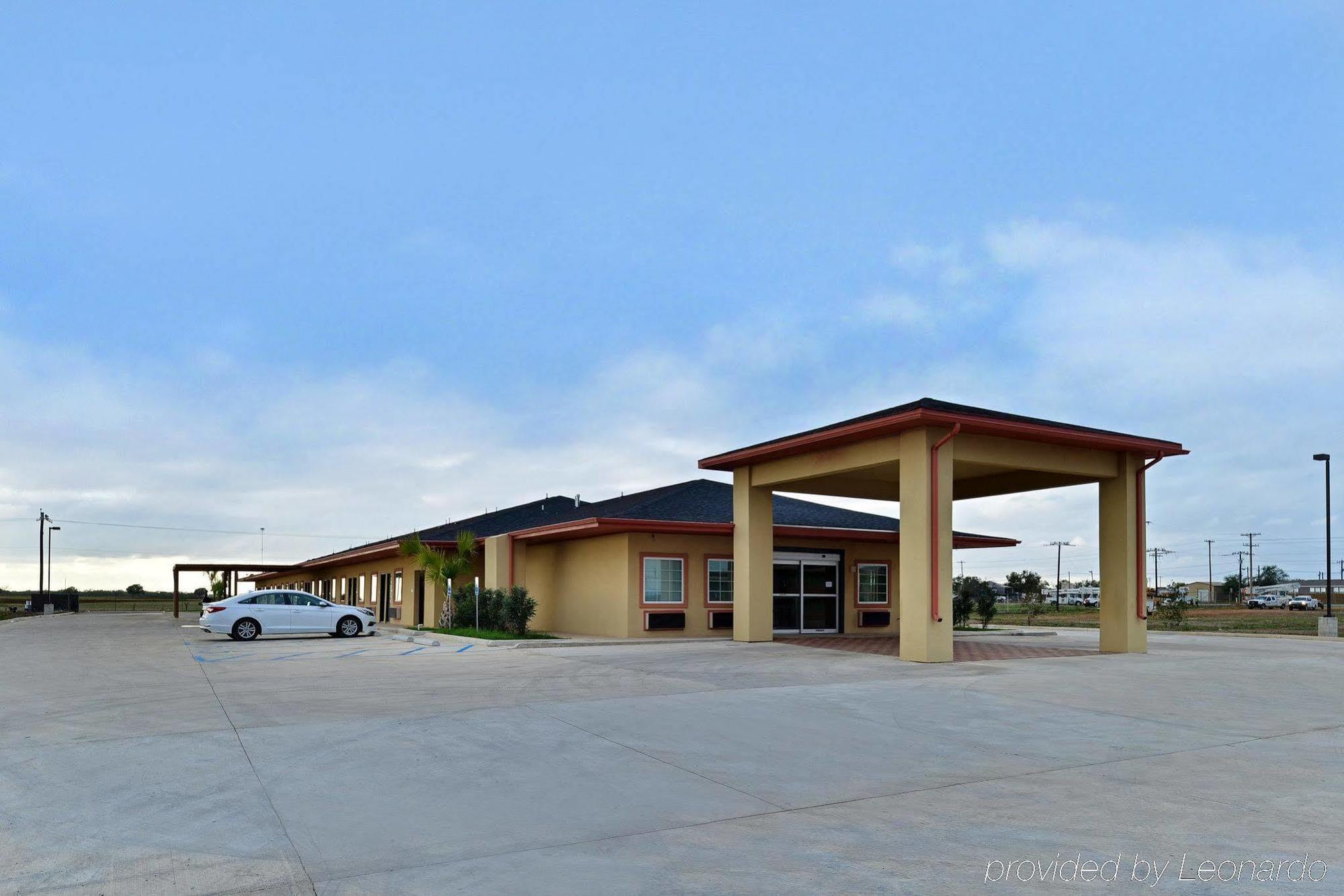 Rodeway Inn Dilley 外观 照片